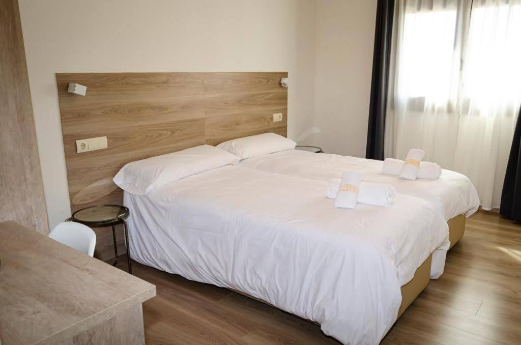 Hotel El Cobertizo Plasencia del Monte 외부 사진