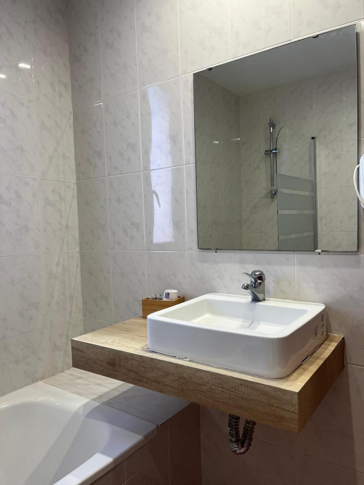 Hotel El Cobertizo Plasencia del Monte 외부 사진