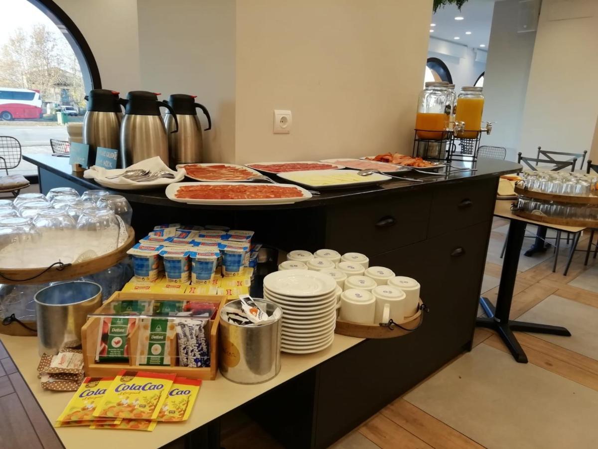 Hotel El Cobertizo Plasencia del Monte 외부 사진